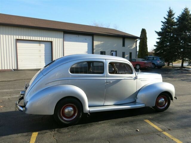 Ford Deluxe Tudor Sedan, 1939 image number 35