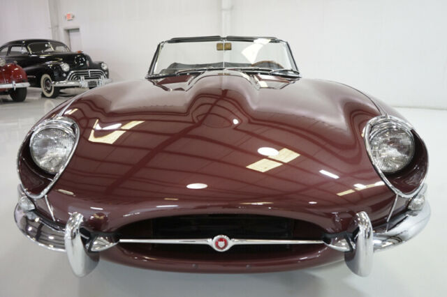 Jaguar E-Type 1967 image number 25