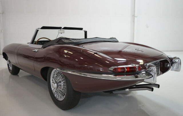 Jaguar E-Type 1967 image number 29