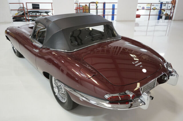 Jaguar E-Type 1967 image number 8