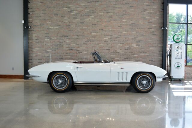 Chevrolet Corvette 1965 image number 17