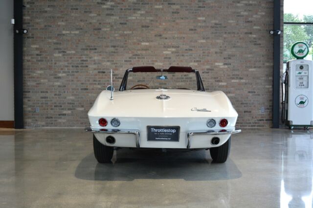 Chevrolet Corvette 1965 image number 18