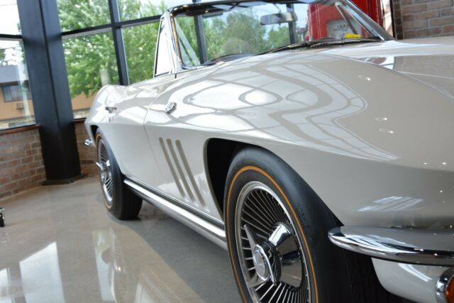 Chevrolet Corvette 1965 image number 23