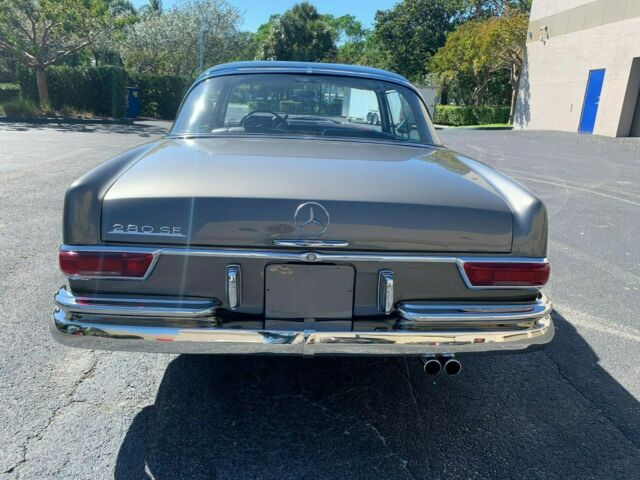 Mercedes-Benz 200-Series 1969 image number 28