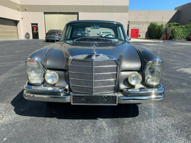 Mercedes-Benz 200-Series 1969 image number 32