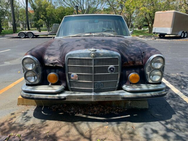 Mercedes-Benz 200-Series 1972 image number 26