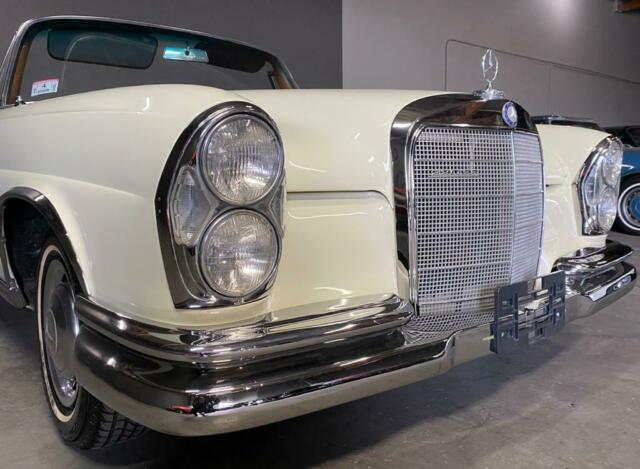 Mercedes-Benz 200-Series 1965 image number 5