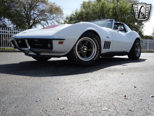 Chevrolet Corvette 1969 image number 24