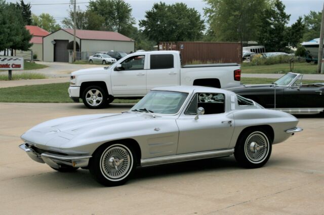 Chevrolet Corvette 1964 image number 0