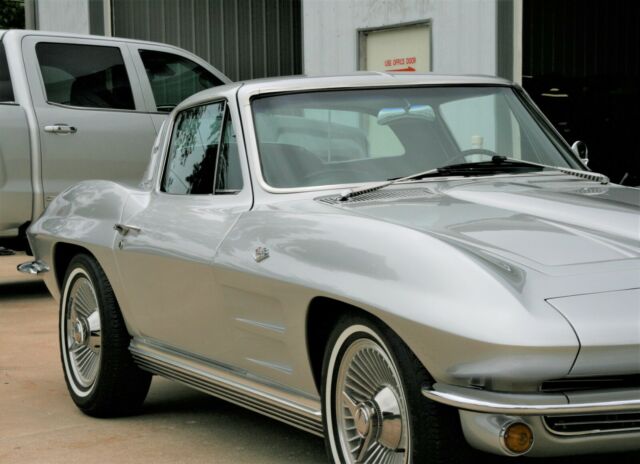 Chevrolet Corvette 1964 image number 28