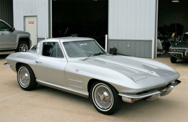 Chevrolet Corvette 1964 image number 29