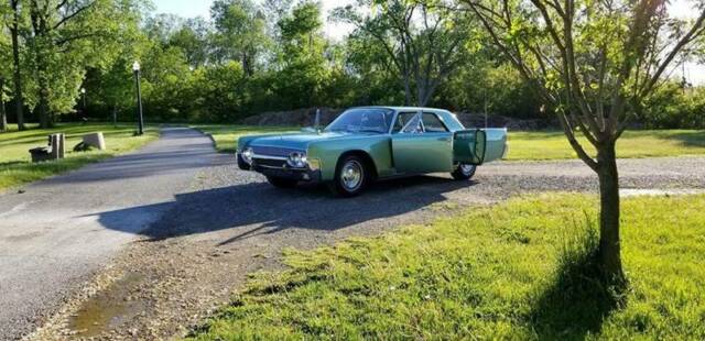 Lincoln Continental 1961 image number 2