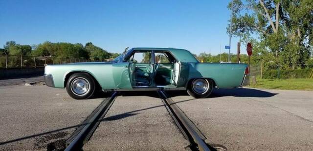 Lincoln Continental 1961 image number 3