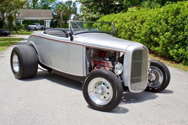 Ford Deuce Highboy Roadster 1932 image number 1