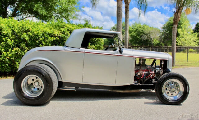 Ford Deuce Highboy Roadster 1932 image number 30