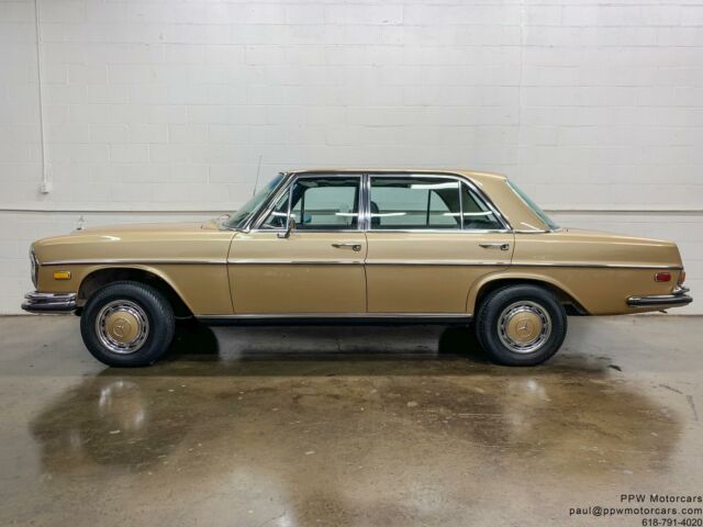 Mercedes-Benz 300-Series 1970 image number 0