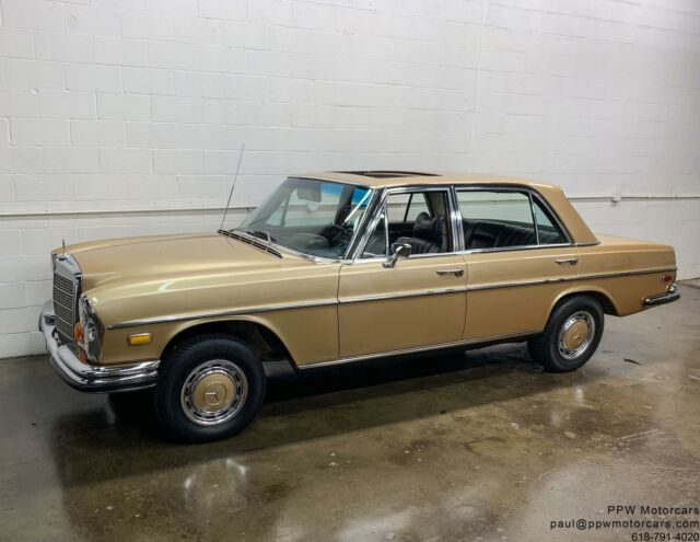 Mercedes-Benz 300-Series 1970 image number 19