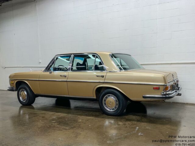 Mercedes-Benz 300-Series 1970 image number 2