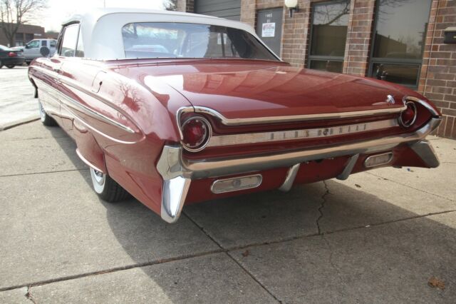 Oldsmobile Eighty-Eight 1961 image number 27