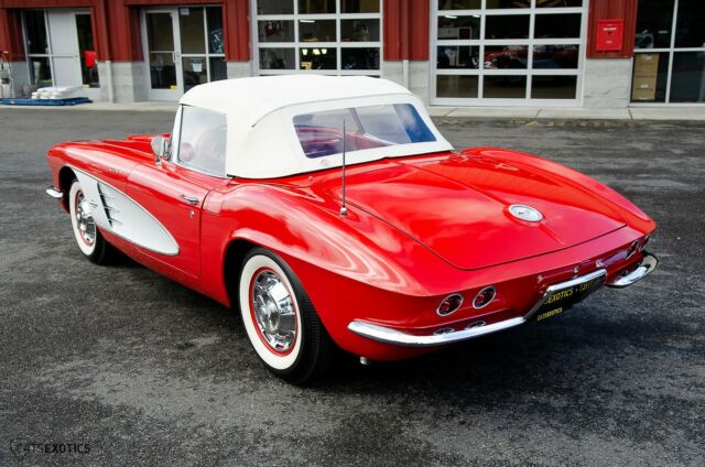 Chevrolet Corvette 1961 image number 30