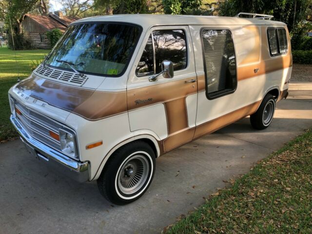 Dodge Ram Van 1977 image number 0