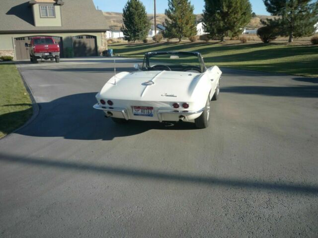 Chevrolet Corvette 1963 image number 18