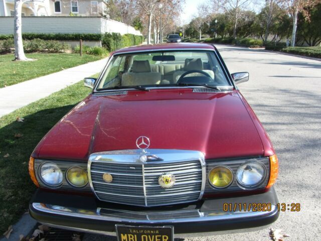 Mercedes-Benz 200-Series 1978 image number 0