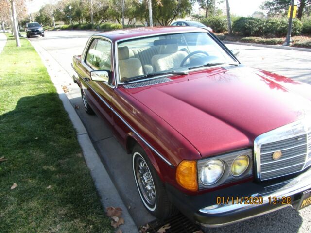 Mercedes-Benz 200-Series 1978 image number 1