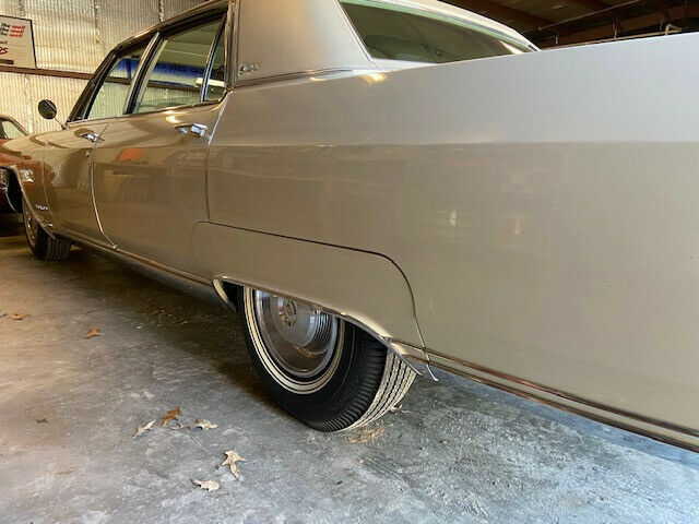 Cadillac Fleetwood 1965 image number 19