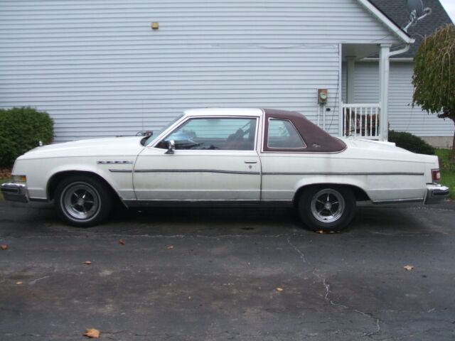 Buick Park Avenue 1978 image number 0