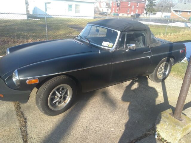 MG MGB 1977 image number 2