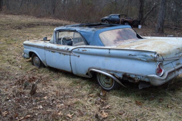 Ford Galaxie 1959 image number 17