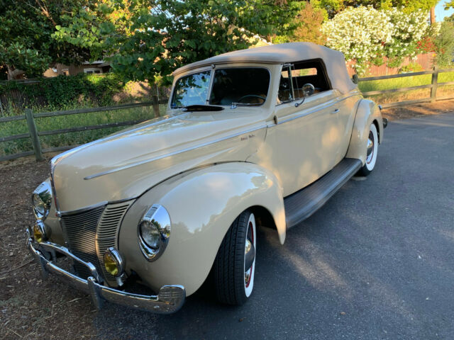 Ford Deluxe 1940 image number 0