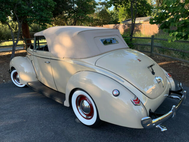 Ford Deluxe 1940 image number 26