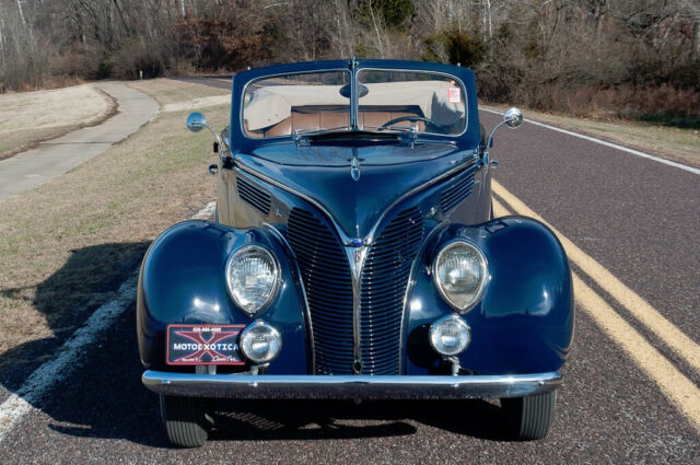 Ford DeLuxe 1938 image number 1