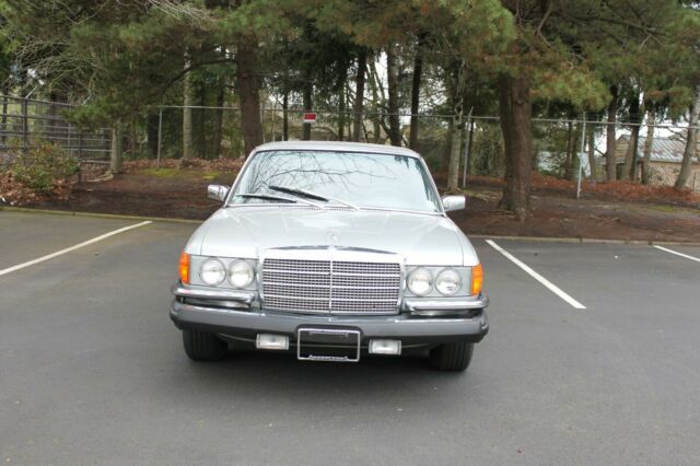 Mercedes-Benz 400-Series 1977 image number 28