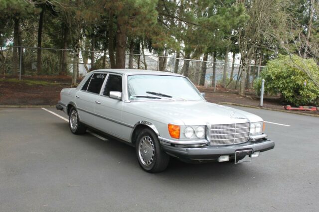 Mercedes-Benz 400-Series 1977 image number 6