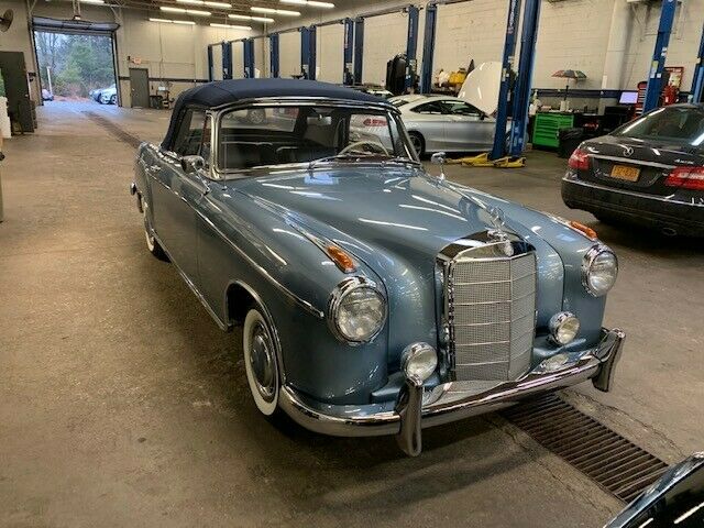 Mercedes-Benz 200-Series 1959 image number 20