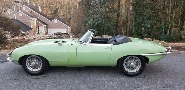 Jaguar E-Type 1966 image number 0