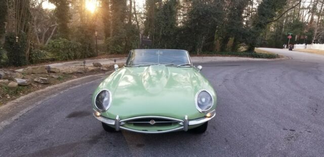 Jaguar E-Type 1966 image number 1