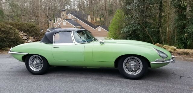 Jaguar E-Type 1966 image number 2