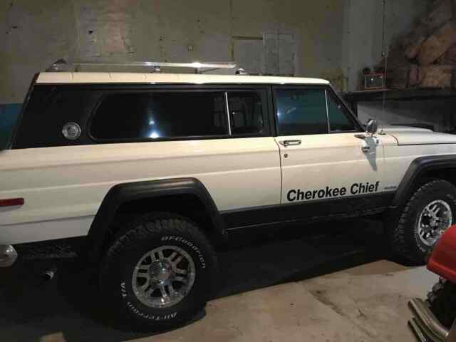 Jeep Cherokee 1977 image number 2