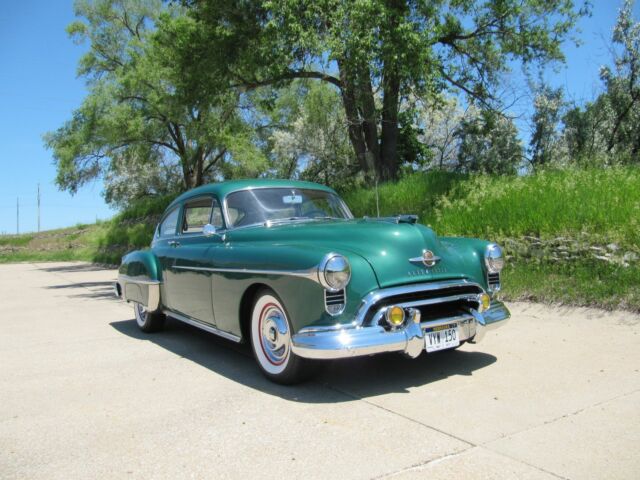 Oldsmobile 88 FUTURAMIC 88 DELUXE 1950 image number 0