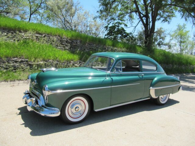 Oldsmobile 88 FUTURAMIC 88 DELUXE 1950 image number 17