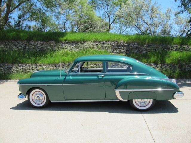 Oldsmobile 88 FUTURAMIC 88 DELUXE 1950 image number 18