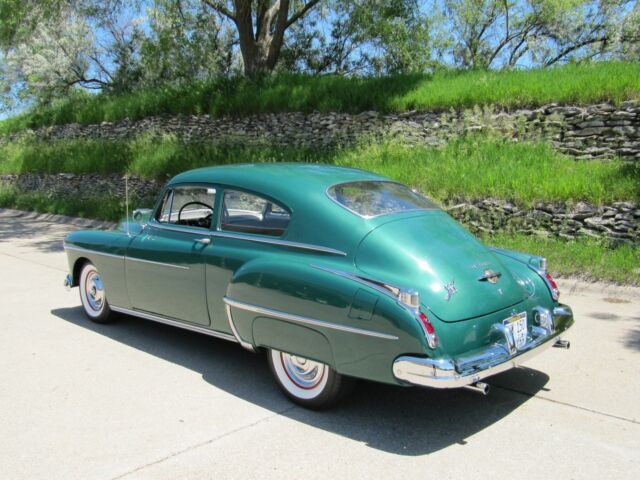 Oldsmobile 88 FUTURAMIC 88 DELUXE 1950 image number 19