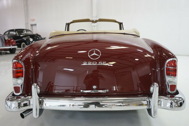 Mercedes-Benz 200-Series 1960 image number 28