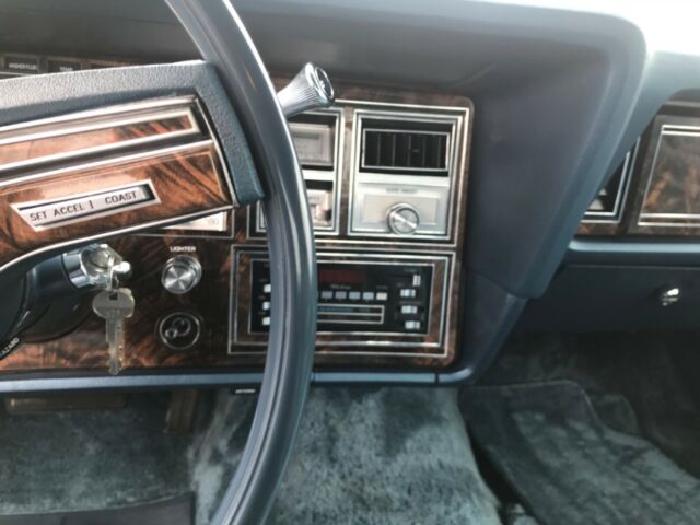 Lincoln Continental 1979 image number 28