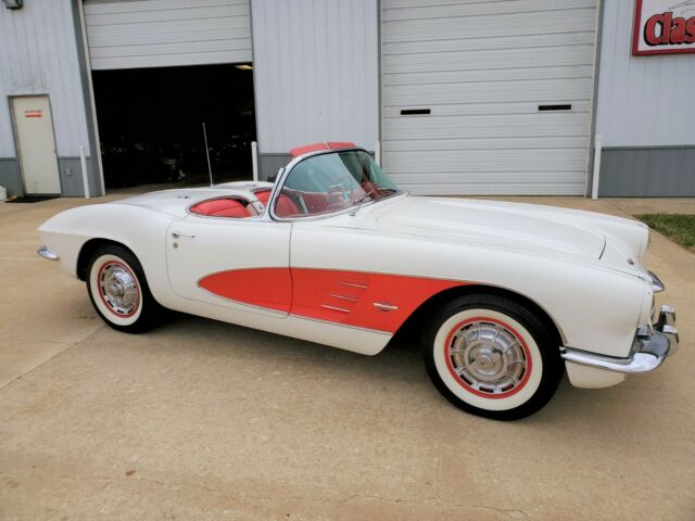 Chevrolet Corvette 1961 image number 10