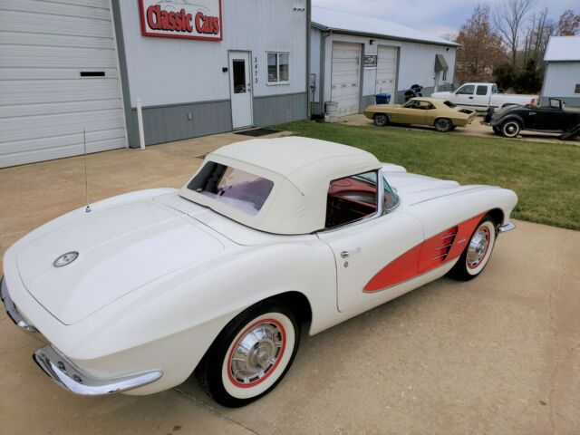 Chevrolet Corvette 1961 image number 28